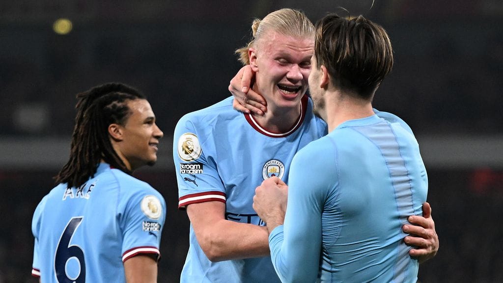 Maalinteossa onnistuneet Erling Haaland ja Jack Grealish juhlivat Manchester Cityn voittoa Arsenalista.