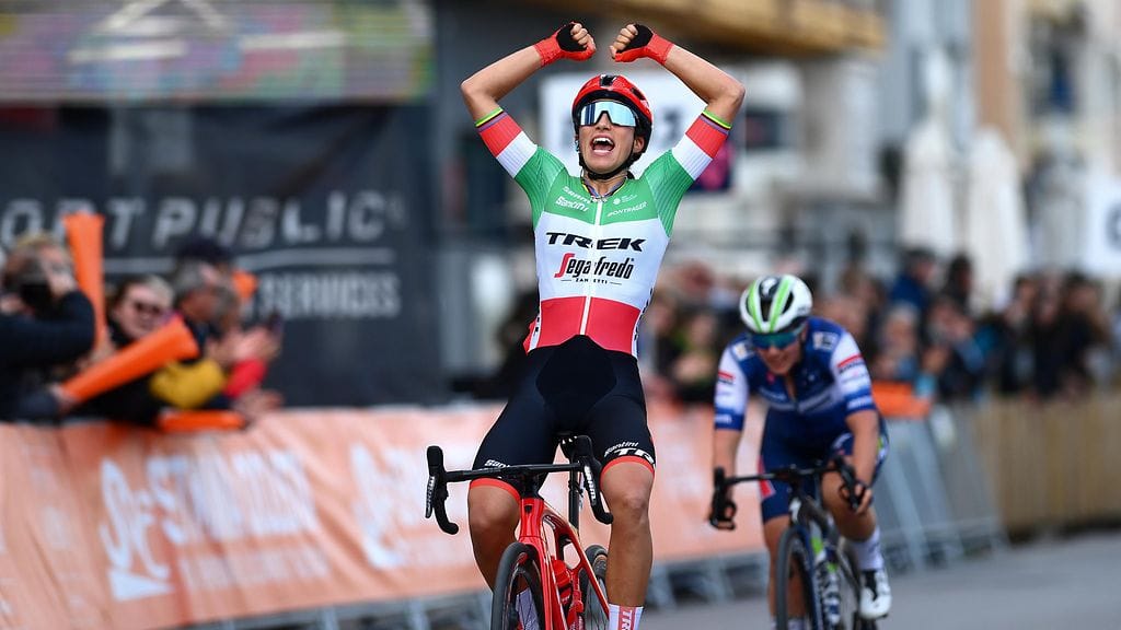 Elisa Balsamo voitti etapin, Lotta Henttala polki toiseksi.