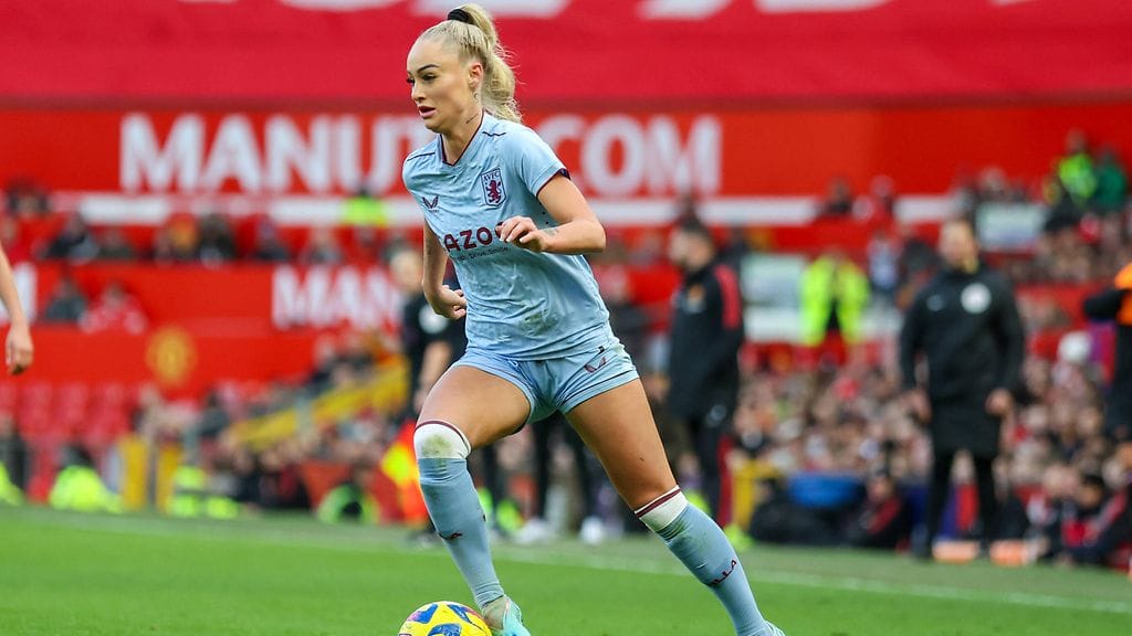 Alisha Lehman pelaa toista kauttaan Aston Villan hyökkäyksessä.