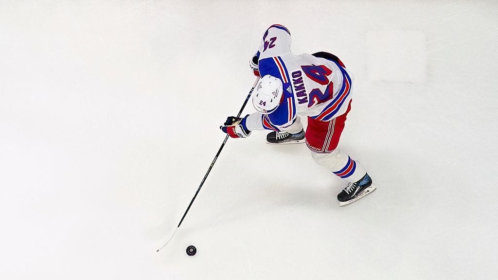 Kaapo Kakko syötti kavennusosuman ja osui voittolaukauskilpailussa New York Rangersin voitossa.