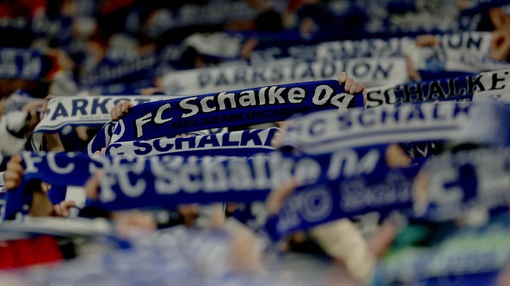 Schalken kannattajat joutuivat brutaalin hyökkäyksen kohteeksi.