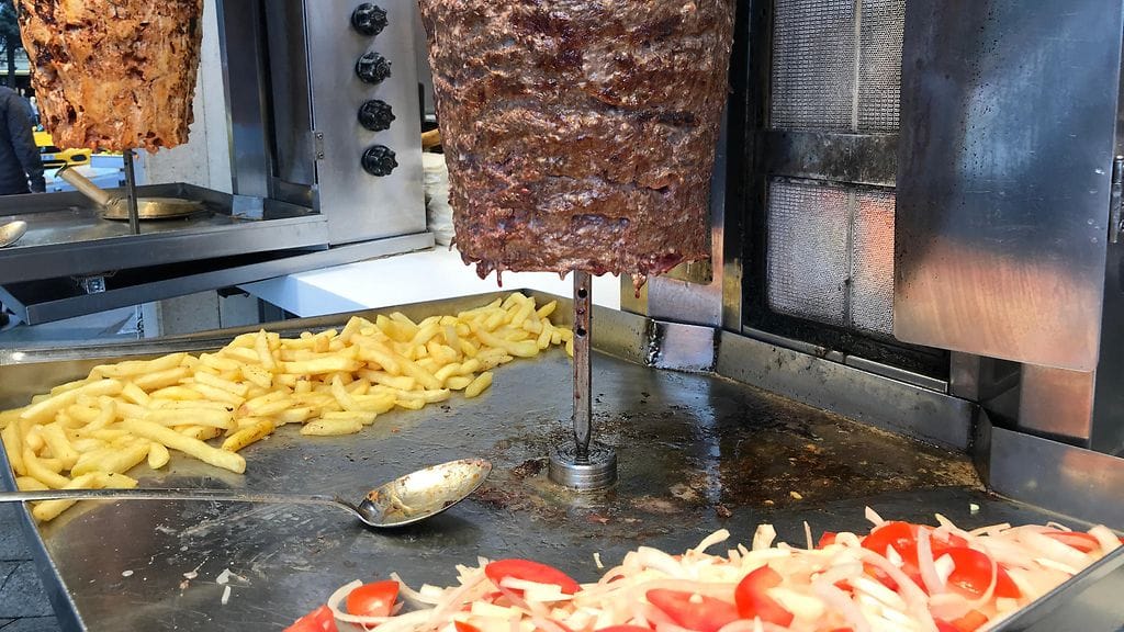 Verohallinto tehovalvoo nyt erityisesti kebab- ja pizzaravintoloita.