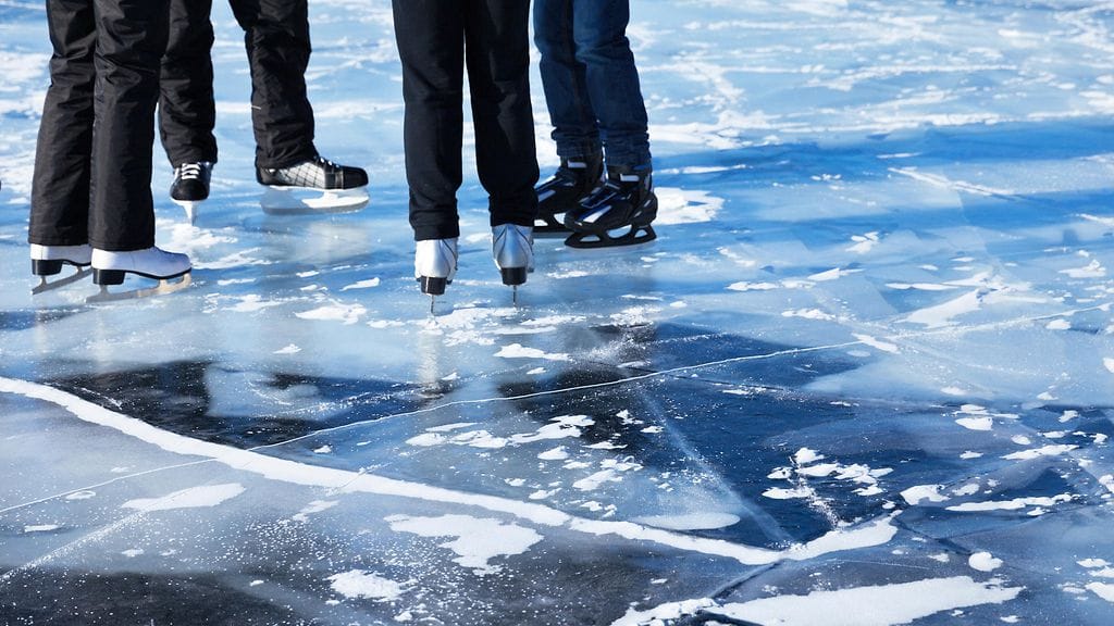 jäällä luistelu