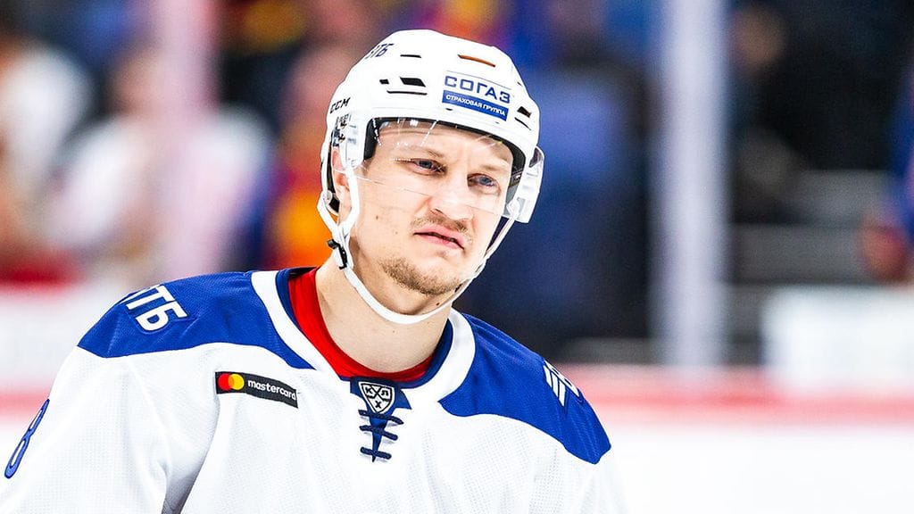 Teemu Pulkkinen (arkistokuvassa) tienaa varsin kovaa tiliä KHL:ssä.