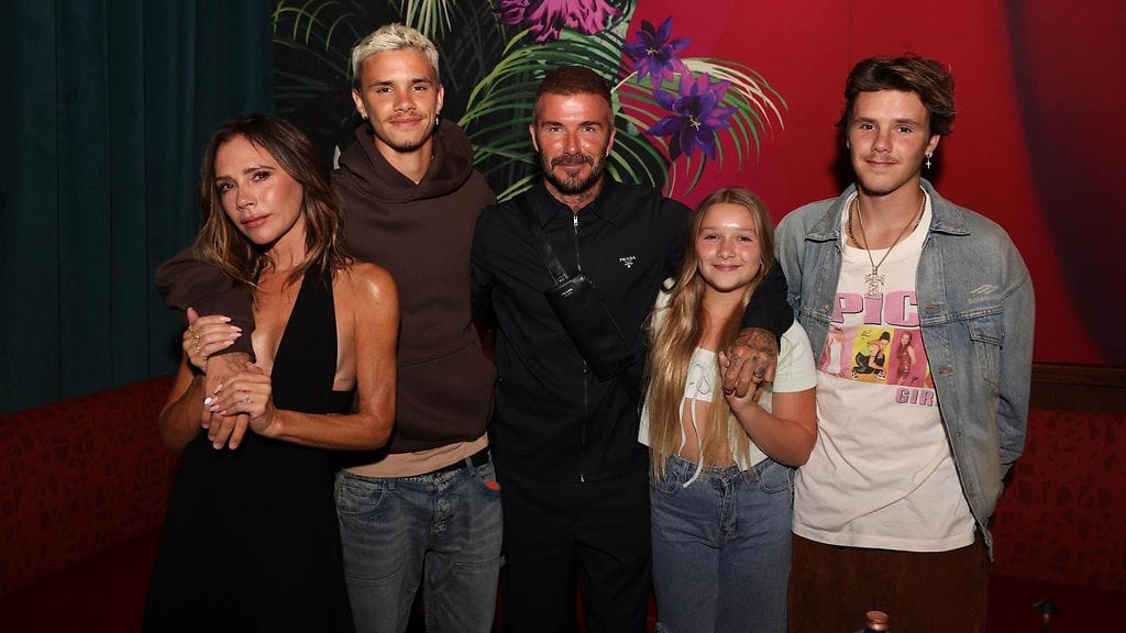 Victoria, Romeo, David, Harper ja Cruz Beckham. Kuvasta puuttuu Brooklyn Beckham.