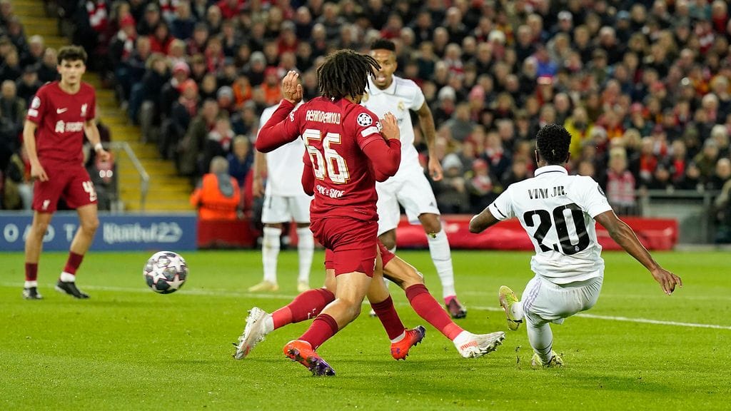 Maalikarkelot Liverpoolissa: Real Madrid rynnistää tasoihin flipperimaalin turvin