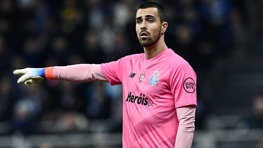 Huima reaktiotorjunta! Porton Diogo Costa pysäyttää Alessandro Bastonin puskun