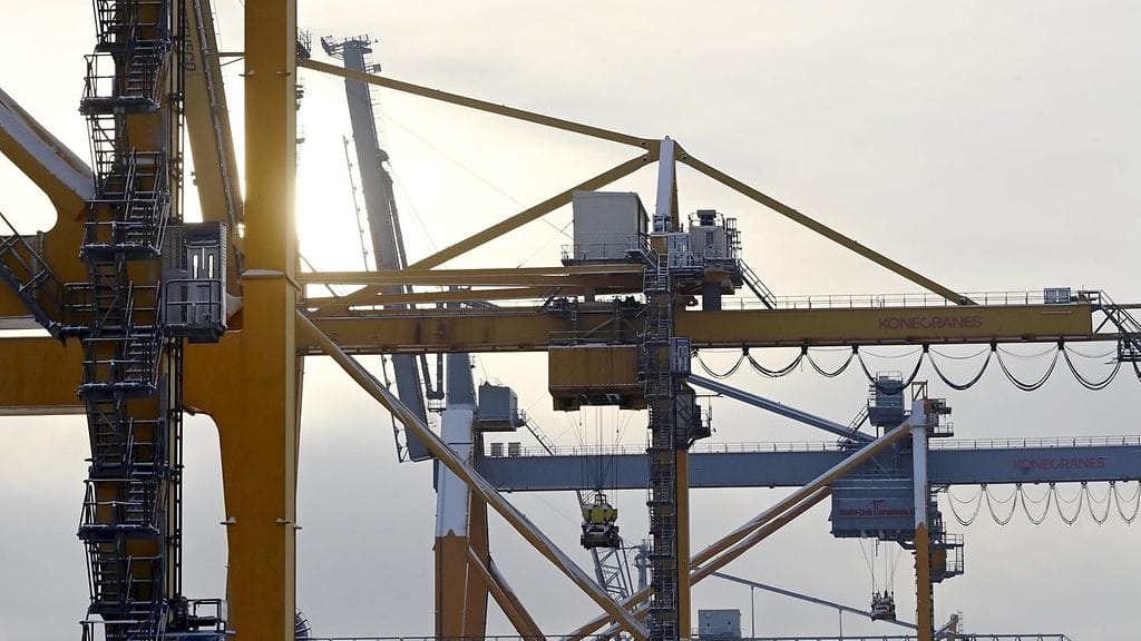 Ahtausalan lakko alkoi viime viikon keskiviikkona ja jatkuu toistaiseksi, kunnes työriitaan löytyy ratkaisu. Kuva Helsingin Vuosaaren satamasta.