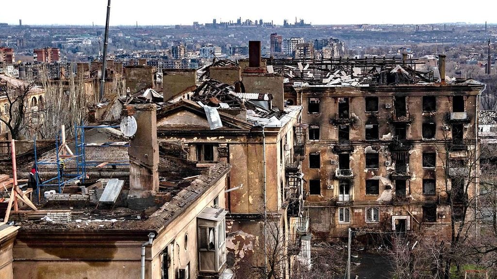 Mariupol joulukuussa 2022. Kuvituskuva on Venäjän valtiomedia Sputnikin julkaisema. Kuvassa näkyvät tuhot eivät liity Ukrainan väitettyihin iskuihin.