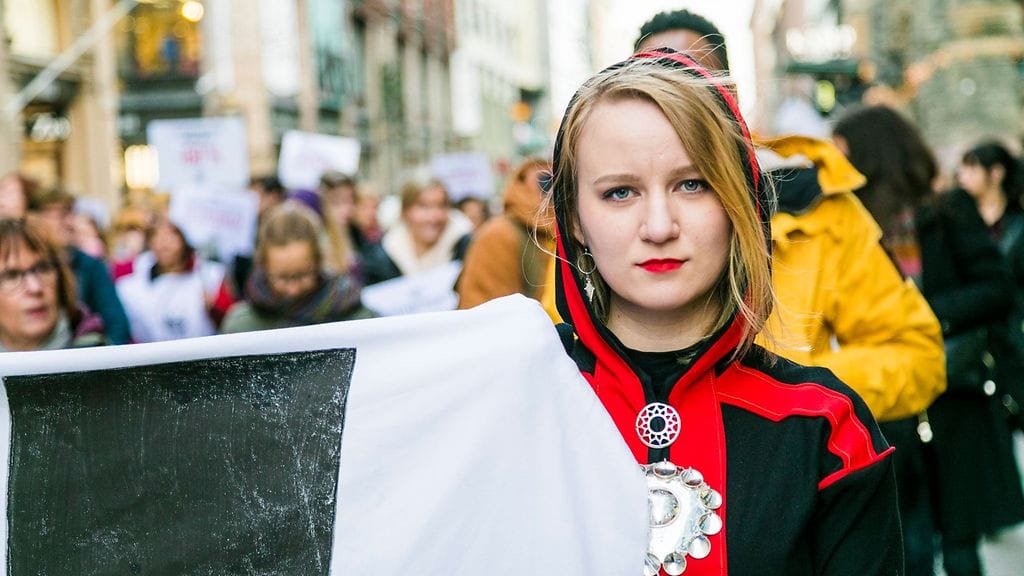 Saamelaisnuorten puheenjohtaja Petra Laiti odottaa hallitukselta julkista anteeksipyyntöä saamelaiskäräjälain käsittelyn päättymisestä.