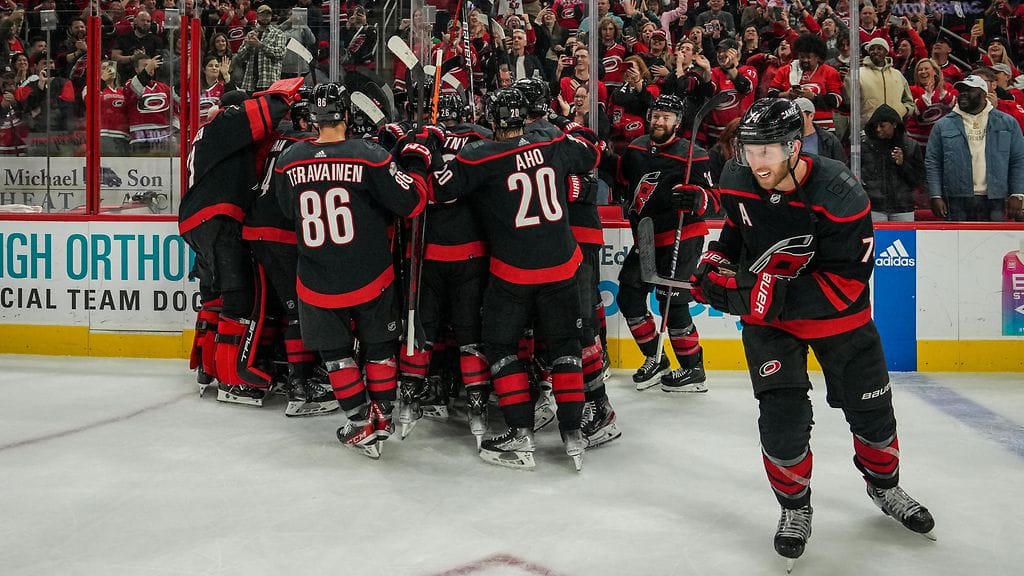 Carolina jatkaa itäisen konferenssin toisella sijalla.