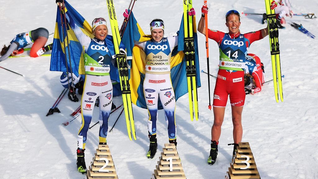 Ebba Andersson toteutti unelmansa maailmanmestaruudella – "Halusin olla ensimmäisenä suksienvaihdossa"