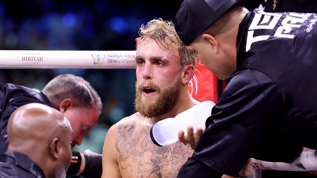 Jake Paul teki tiliä tappiosta huolimatta.