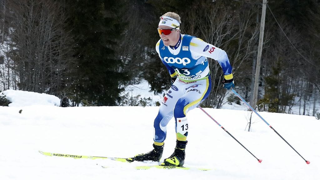 Jens Burman oli vitsikkäällä tuulella, kun häneltä kysyttiin Ruotsin joukkueen viinakaapista.