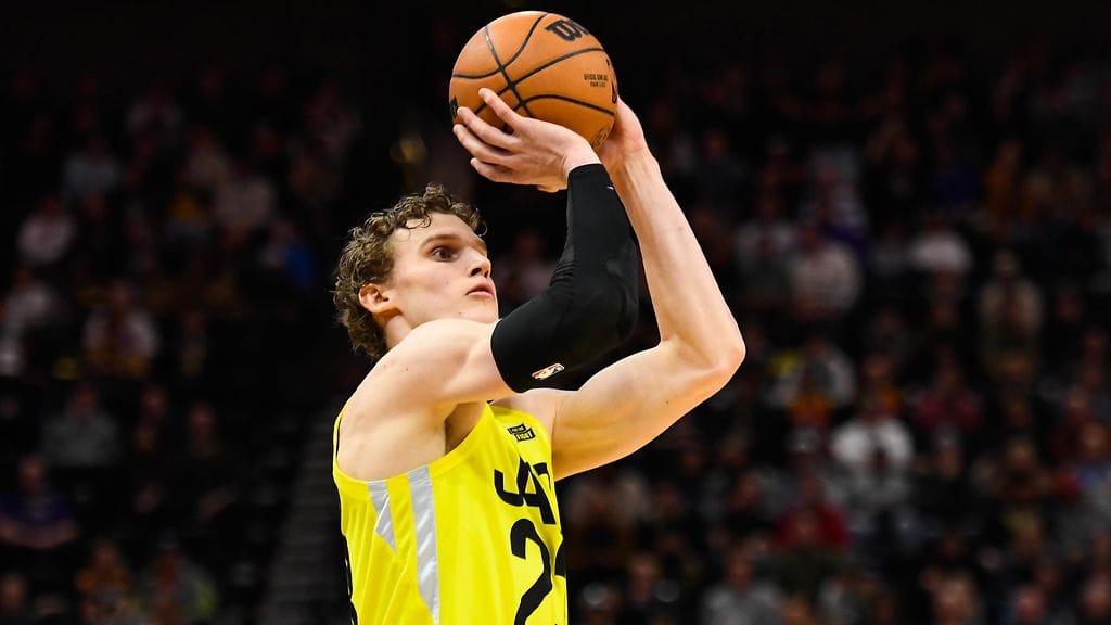 Lauri Markkanen heitti 28 pistettä yön NBA-kierroksella.