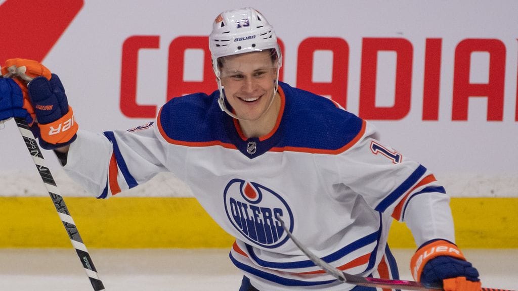 Jesse Puljujärvi jatkaa NHL-uraansa Carolina Hurricanesissa.