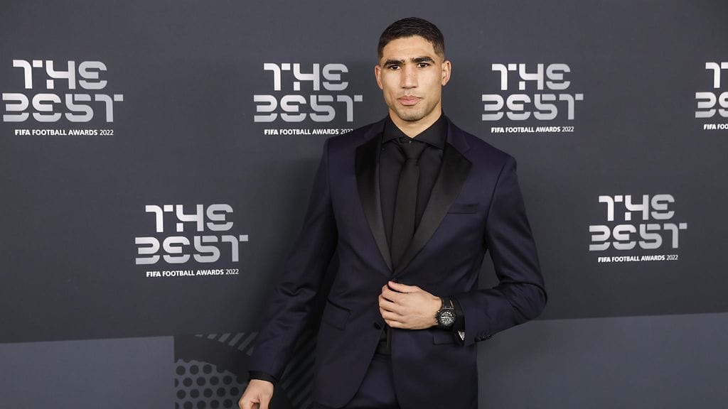 Achraf Hakimi palkittiin Fifan gaalassa maanantaina.