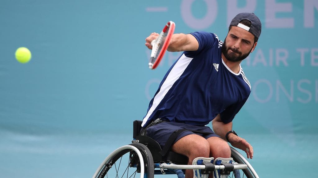 Novo pelasi jalkapallouransa jälkeen pyörätuolitennistä.