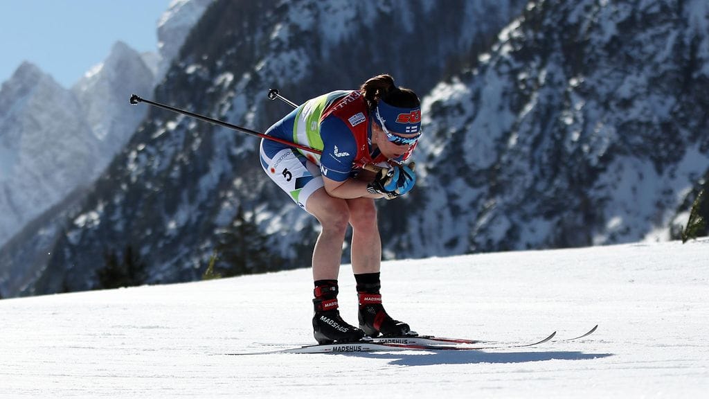 Krista Pärmäkosken oli pakko tulla suksenvaihtoon jo avauslenkin jälkeen – "Surkea kulku oli tänään, jalat ulkona pelistä"