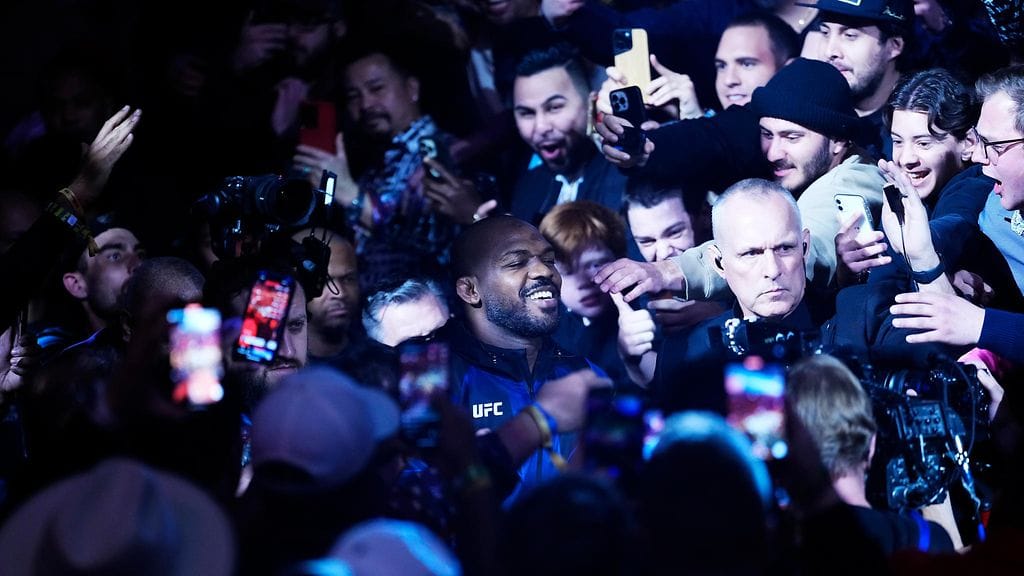 Jon Jonesin paluu UFC-häkkiin veti puoleensa suuren huomion.