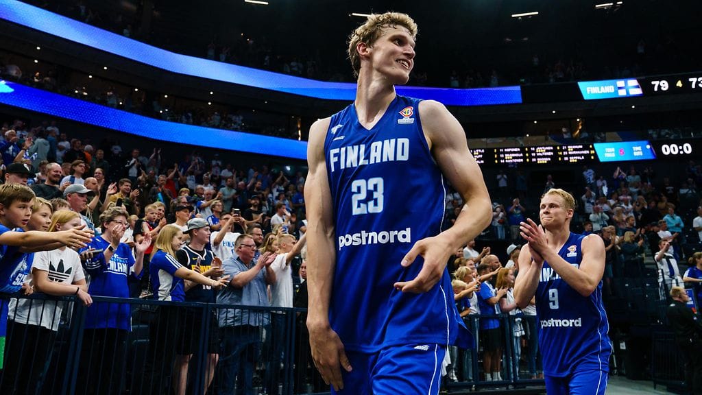 Lauri Markkanen ja Sasu Salin sytyttivät yleisön viime vuoden elokuussa Israel-voitossa.