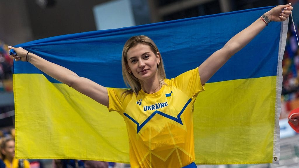 Ukrainalaisen korkeushyppääjän Kateryna Tabashnykin juhlintaa reunustivat voimakkaat tunteet.