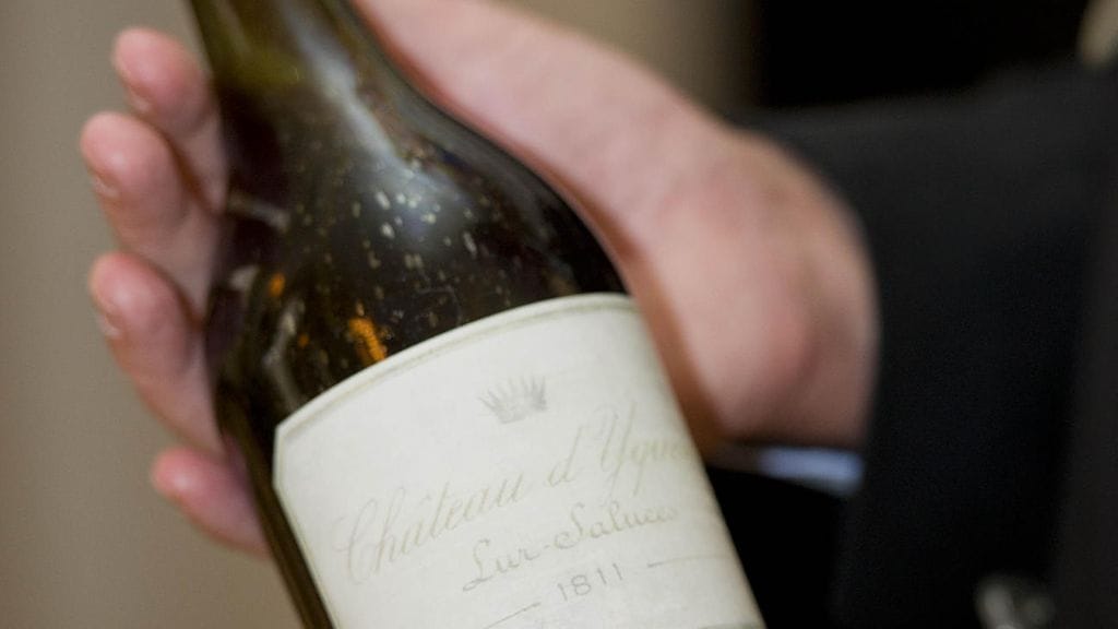 Viinipullot voivat olla toisinaan erittäin kalliita. Kuvan Chateau D'Yquem valkoviini vuodelta 1811 maksoi reippaasti yli 100 000 dollaria. Tapauksessa viety pullo oli vielä tätäkin vanhempi ja arvokkaammaksi arvioitu.