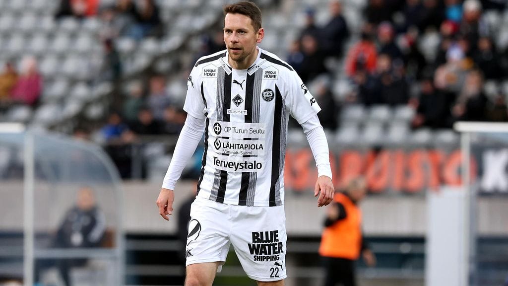 Kasper Hämäläinen pelaa ensi kaudella Ykköstä TPS:n paidassa.