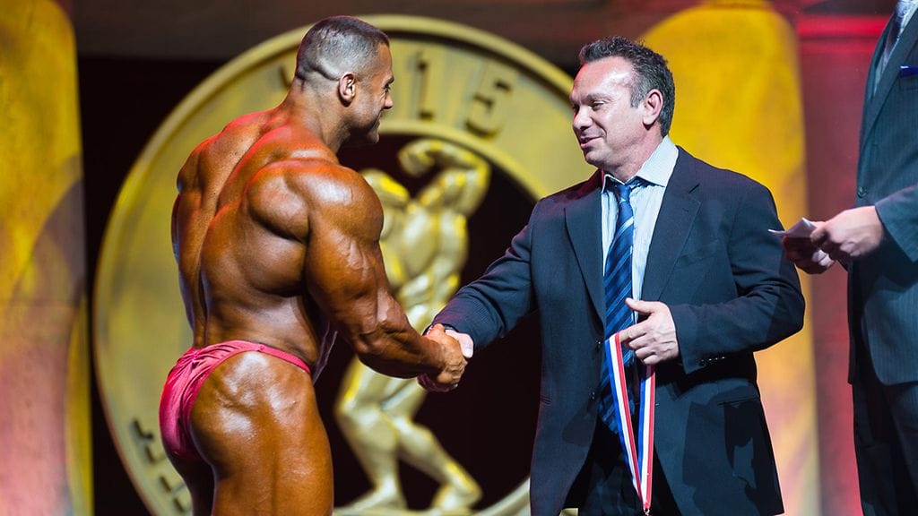 Rich Gaspari palkitsi kehonrakentajia Arnold Sports Festivalissa vuonna 2015.