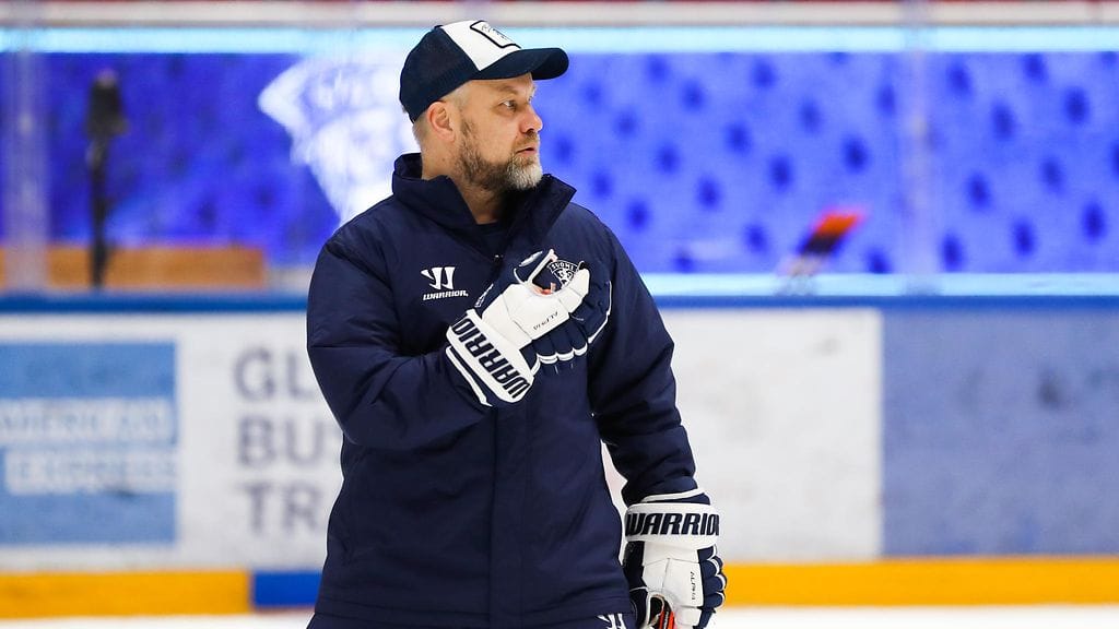 Mikko Mannerin luotsaama Brynäs joutuu SHL:n putoamiskarsintoihin.