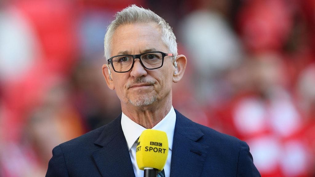 BBC siirsi Gary Linekerin sivuun ruudusta poliittisen kommentin takia.