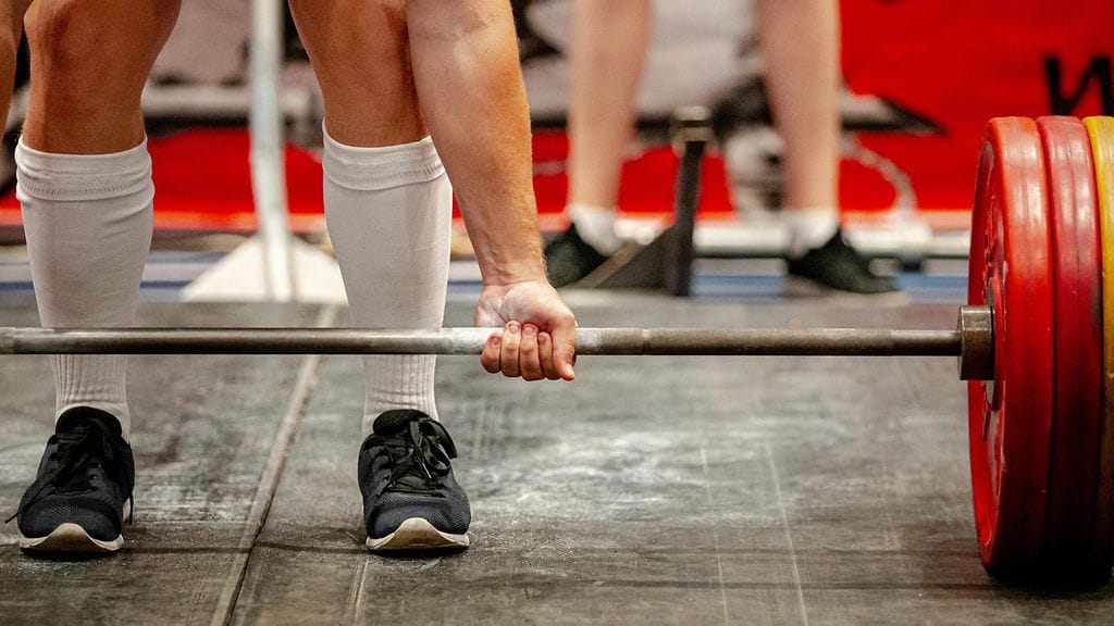 Maastaveto kuuluu eri muotoineen monien kuntosalitreenaajien perusliikkeisiin.