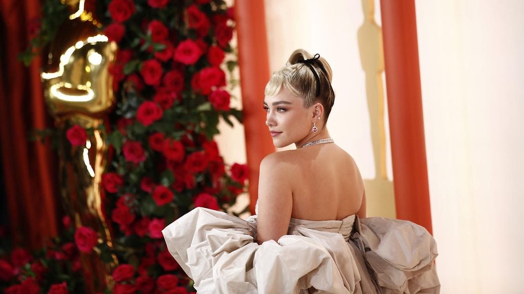 Näyttelijä Florence Pugh saapui Oscar-gaalaan tyylikkäänä.
