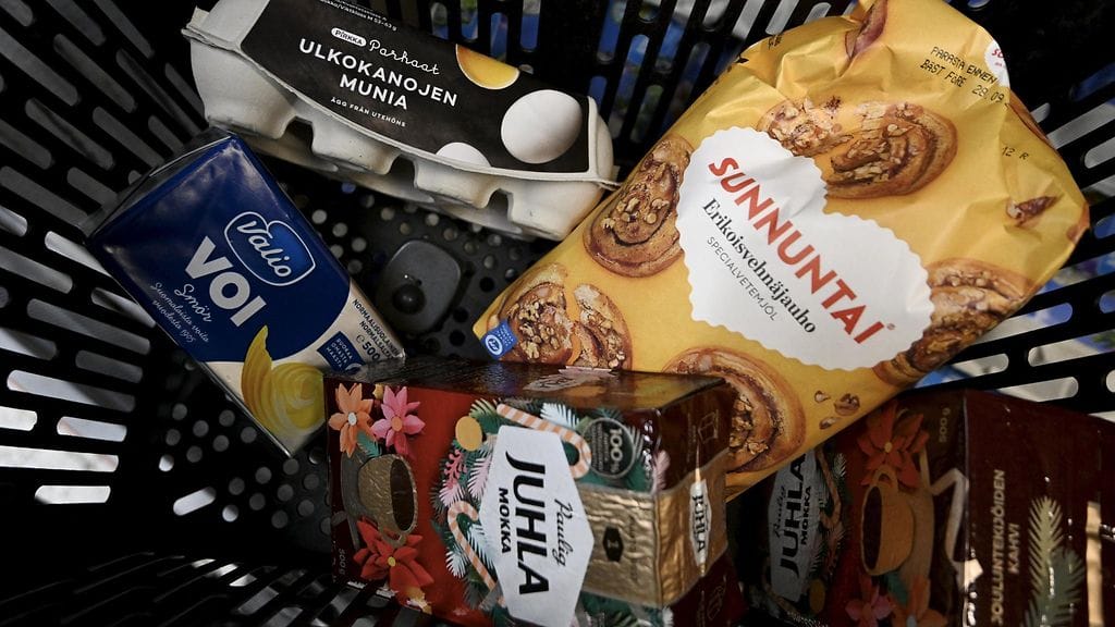 Vuoden takaiseen verrattua kuluttajahintoja nosti eniten sähkön hinnan, asuntolainojen keskikoron ja kulutusluottojen korkojen nousu. Kuvituskuva.