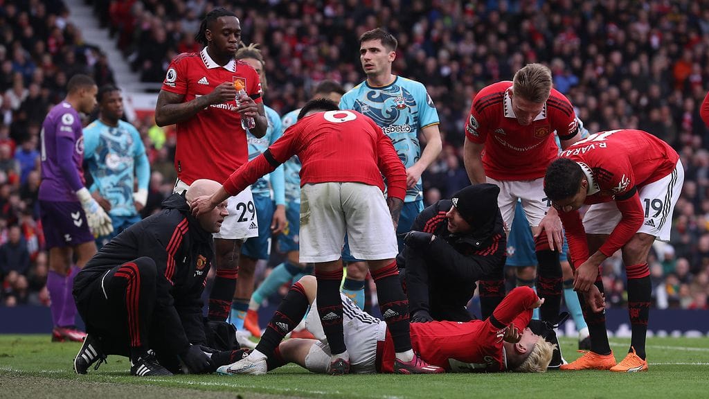 Alejandro Garnachon nilkka koki kovia Kyle Walker-Petersin taklauksessa sunnuntaina.