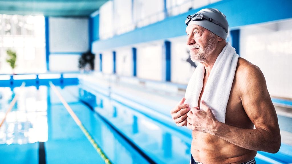 seniori uimahallissa