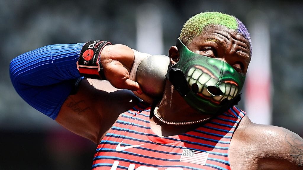 Yhdysvaltojen Raven Saunders voitti olympiahopeaa Tokion kisoissa.