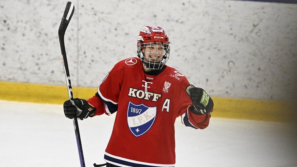 Julia Liikala iski HIFK:lle ensimmäisen finaalin ensimmäiset kaksi maalia.