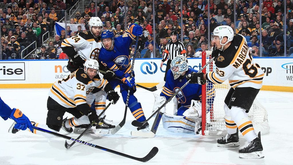 Buffalo Sabresin Ukko-Pekka Luukkosen vartioiman maalin läheisyydessä riitti tapahtumia Boston Bruinsia vastaan.