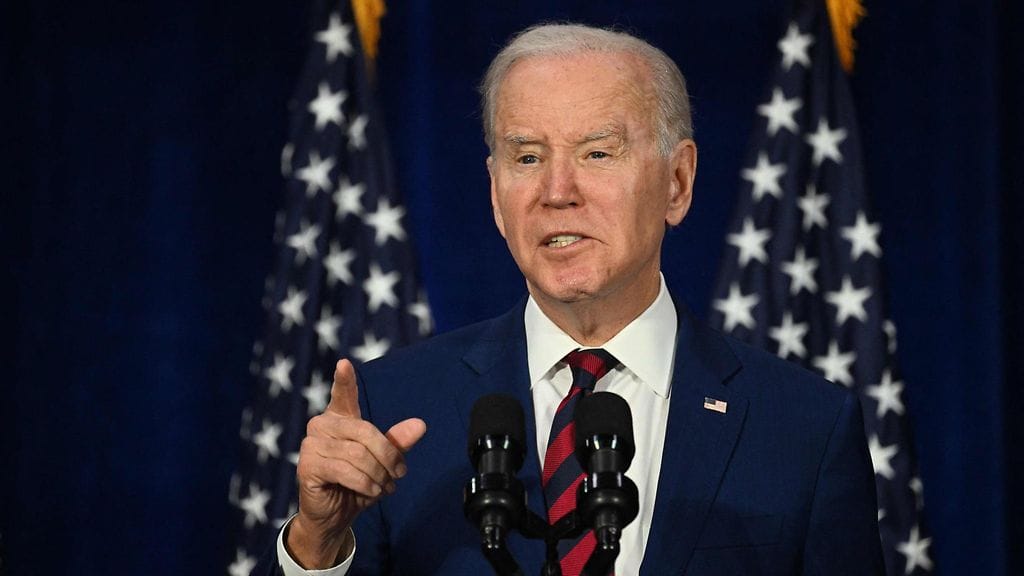 Biden sanoi pitäneensä poikansa kuoleman jälkeen joka ikinen päivä tämän rukousnauhaa ranteessaan.