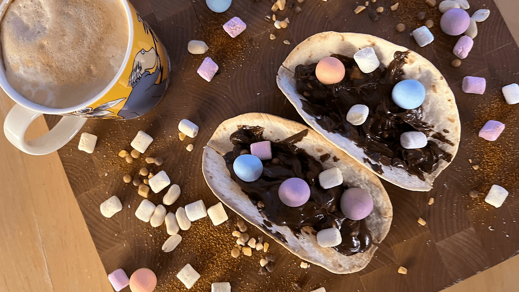 Jos jälkiruoka saa olla mielestäsi reippaasti överi, kokeile tätä Sriracha rocky road -ohjetta.