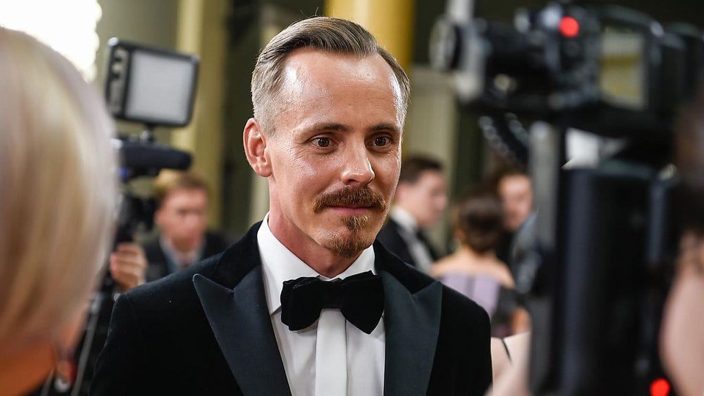 Viikingit-sarjan fani tatuoi Jasper Pääkkösen roolihahmon isolleen.