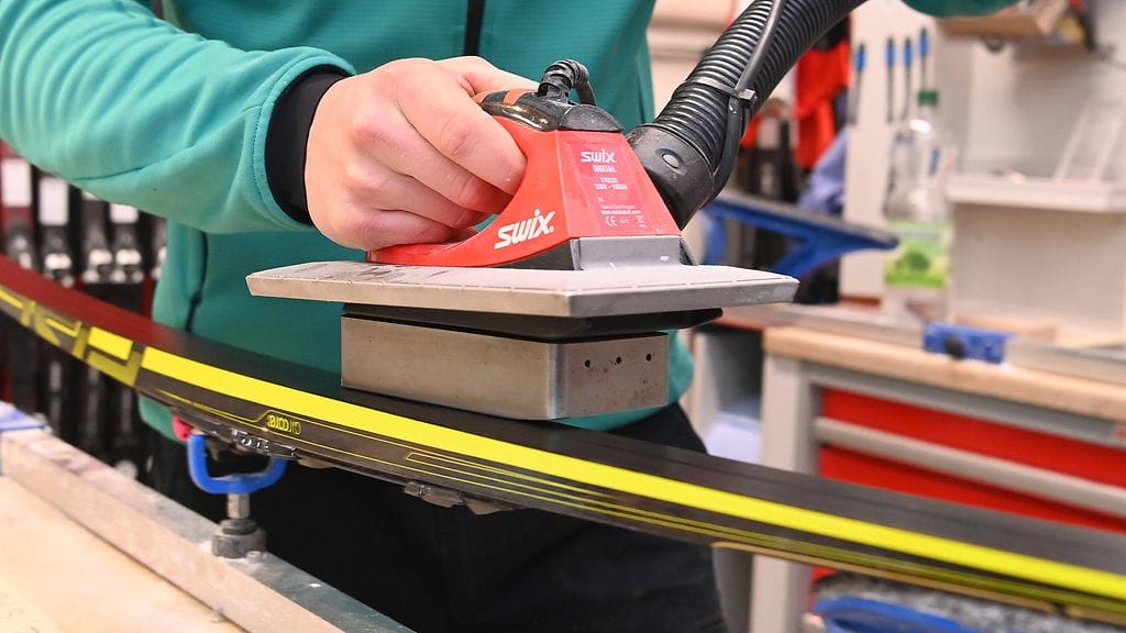 Fis testaa Tallinnan sprinteissä uudenlaista voitelusysteemiä. Kuvituskuva.