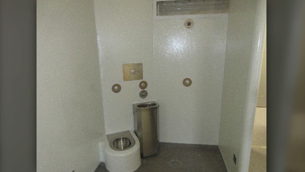 2103_turun_poliisivankila_k7_invasellin_wc