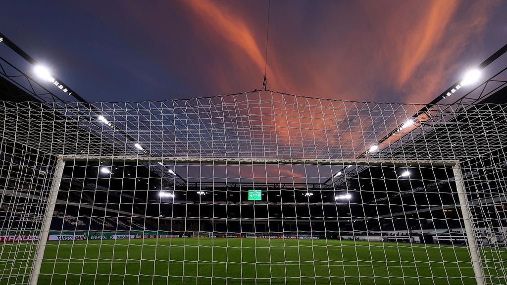 Nuori jalkapalloilija on poissa.