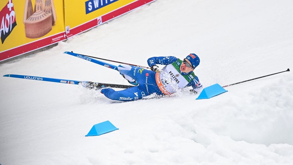 Niilo Moilanen karautti ladun pintaan Lahden sprintin erävaiheessa.
