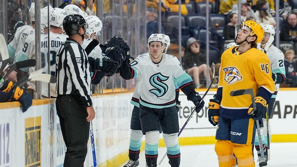 Seattle Krakenin Eeli Tolvanen iski kaksi maalia Nashville Predatorsin verkkoon.