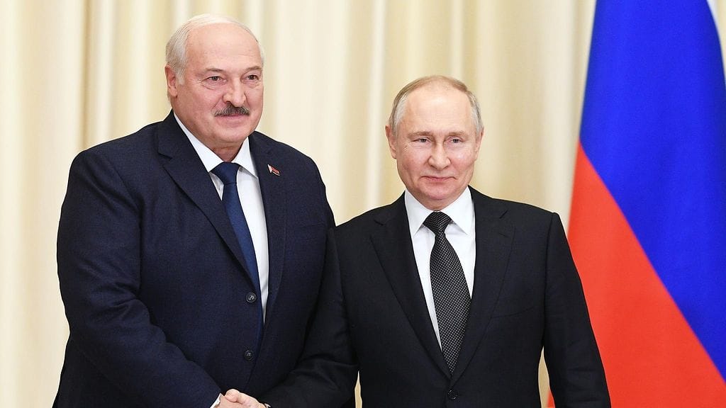Arkistokuvassa Valko-Venäjän johtaja Aljaksandr Lukashenka (vas.) ja Venäjän johtaja Vladimir Putin.