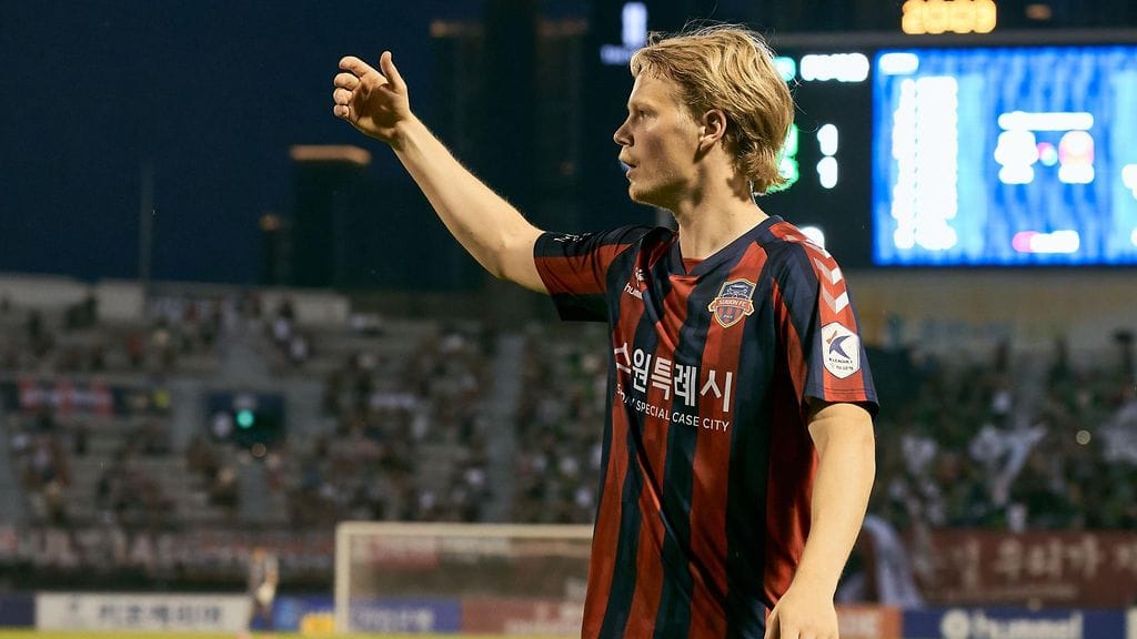 Urho Nissilä edusti ennen KuPSiin palaamistaan Etelä-Korean pääsarjassa pelaavaa Suwon FC:tä.