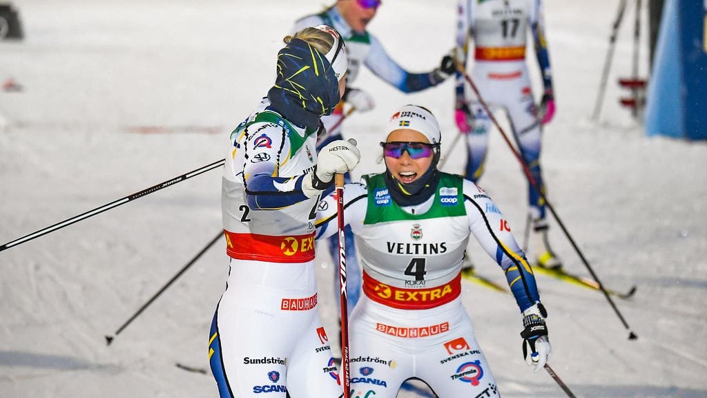 Maja Dahlqvist ja Johanna Hagström olivat testaamassa erikoisempaa voiteluratkaisua Lahden Salpausselällä.